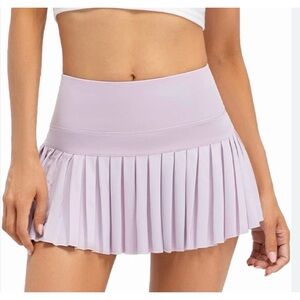 GOLD HINGE PLEATED TENNIS SKIRT IN PALE LAVENDER Size S